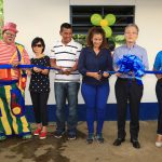 Maura Reyes habitante de comunidad Los Corteses recibe vivienda