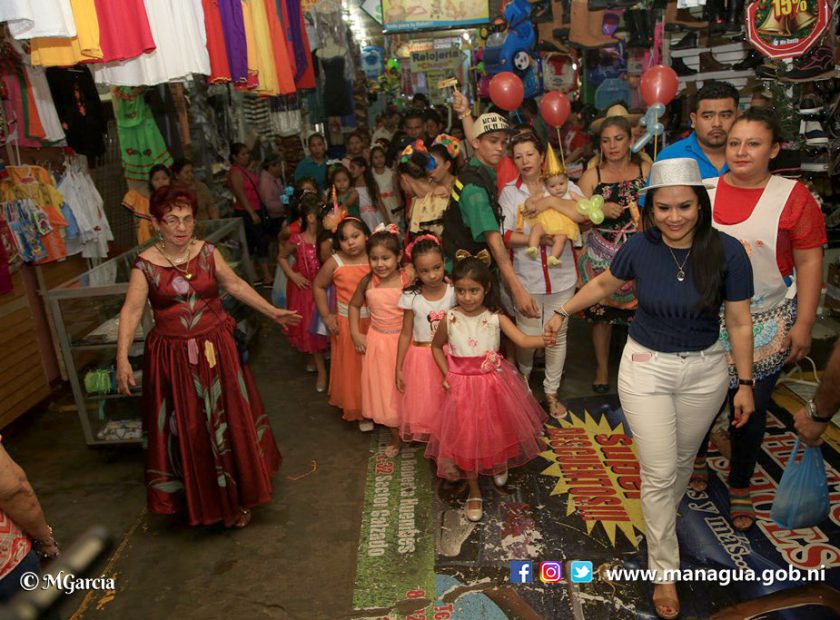 PORTADA. PASARELA INFANTIL EN EL HUEMBES