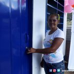 Cindy Carter habitante del barrio 30 de Mayo recibe su nueva casa