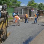 Mejoramiento vial en el barrio Jorge Dimitrov concluirá esta semana