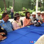 Autoridades Preparadas para el Desfile Hípico del Primero de Agosto