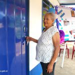 Señora Arcadia García recibe su nueva vivienda