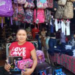 Uniformes y útiles escolares baratos en festival de descuentos del mercado El Mayoreo
