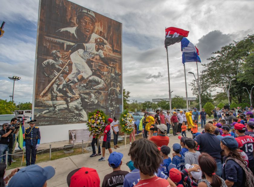 PORTADA. UNA FLOR PARA ROBERTO CLEMENTE 31 DIC