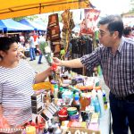 Familias disfrutan de grandes descuentos en la Feria de Verano de los mercados capitalinos