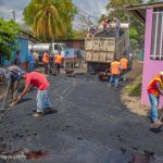 Comuna Capitalina reviste con asfalto calles del barrio Carlos Núñez