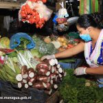 Comerciantes ofrecen productos frescos y a bajos costos