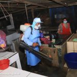 Municipalidad desinfecta en el mercado Iván Montenegro