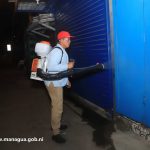 Brigadas de limpieza y fumigación desinfectan el mercado Israel Lewites