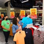 Comerciantes promueven las ofertas y descuentos en todos sus productos