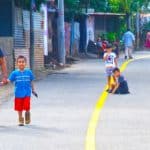 La alegría de la Navidad llega a las familias del barrio Jonathan González con calles nuevas