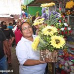 Comerciantes preparados con el regalo especial para mamá