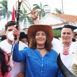 Comités Tradicionalistas entregan la Tajona de Mayordomía a la Alcaldesa de Managua