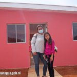 Buen Gobierno entrega 100 viviendas en Villa Santiago del Distrito VI