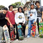 Academia municipal de skateboarding y clubes del país recorren calles de la capital sobre su patineta